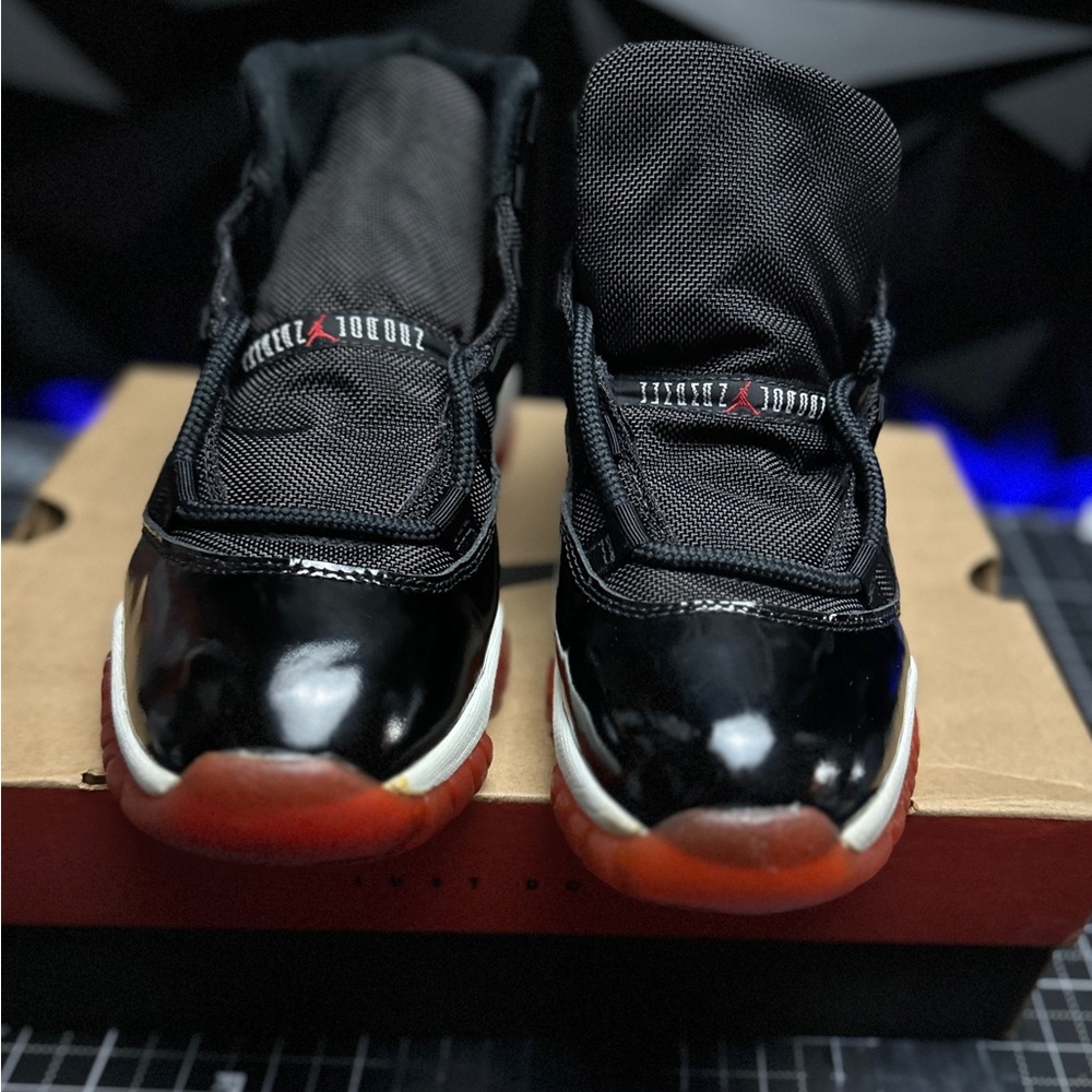 1996 Air Jordan 11 OG - Playoffs Bred size 8